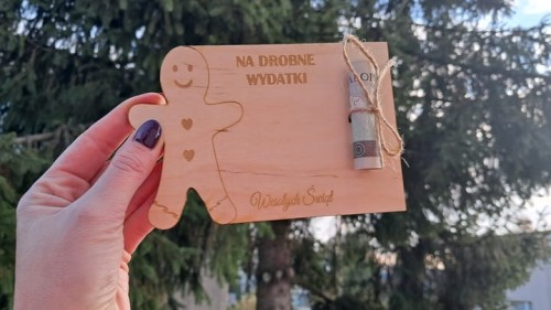 Swiateczny-bon-podarunkowy-drewniany-Boze-Narodzenie-voucher-URODZINY-Marka-bez-marki.jpeg